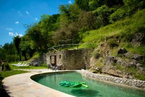 The swimming pool at or close to Agriturismo Pian di Fiume