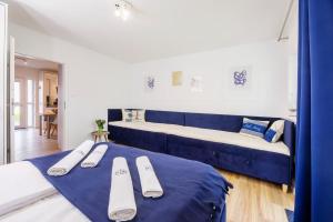 Posteľ alebo postele v izbe v ubytovaní APARTAMENT 4B BLUE MARINE Poddąbie Basen Odkryty Brodziki Plac Zabaw