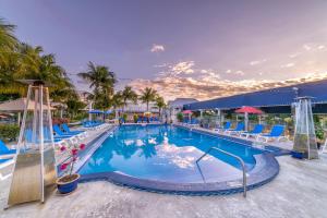 Bazén v ubytování Ibis Bay Resort nebo v jeho okolí