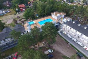 Bazén v ubytovaní Apartament 12B Niebieskie Apartamenty Poddąbie dawniej Blue Marine z basenem krytym, odkrytym, salą zabaw, animacjami alebo v jeho blízkosti