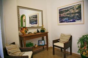 A seating area at B&B La Veduta