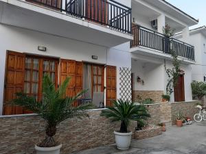 Το κτήριο όπου στεγάζεται  το διαμέρισμα +22 φωτογραφίες