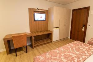 TV a/nebo společenská místnost v ubytování LENA ROSA Premium Hotel