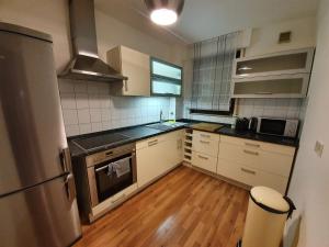 Kuchyň nebo kuchyňský kout v ubytování 2-Zimmer-Apartment Ratingen Ost + 3 fotografie