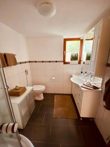 A bathroom at Ferienwohnung an der Aitrach