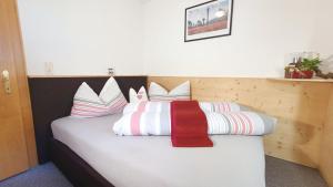 Postel nebo postele na pokoji v ubytování Appartements-Pension Reinstadler
