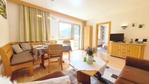TV a/nebo společenská místnost v ubytování Appartements-Pension Reinstadler