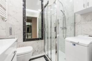Kúpeľňa v ubytovaní Happy Stay OldNova Deluxe Apartment 335 + 30 fotografií