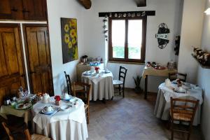 Nápoje v ubytování Casale Le Orme + 14 fotografií