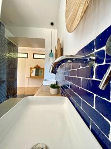Koupelna v ubytování Villas de standing avec magnifique vue mer et piscines privées, Sagone