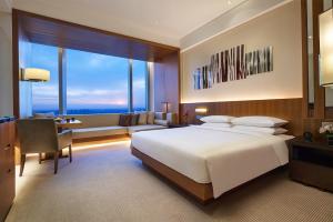 Postel nebo postele na pokoji v ubytování Hyatt Regency Changchun