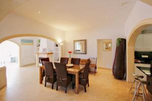 Ein Sitzbereich in der Unterkunft Michelle - sea view villa with private pool in Benissa
