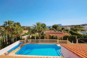 Der Swimmingpool an oder in der Nähe von Michelle - sea view villa with private pool in Benissa