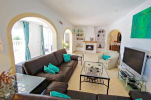 TV/Unterhaltungsangebot in der Unterkunft Michelle - sea view villa with private pool in Benissa