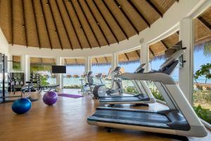 Mercure Maldives Kooddoo - Adults - Only Escape - 50 percent off Transfers的健身中心和/或健身设施