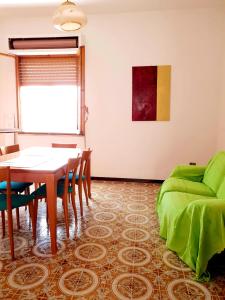 Imagen de la galería de 3 bedrooms appartement at Solarussa, en Solarussa