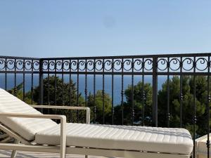 a white bench sitting on top of a balcony at Villa Mediterranea in Bol