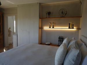 a bedroom with a bed with pillows on it at Vakantieverblijf Hof Ter Lucht in Petegem