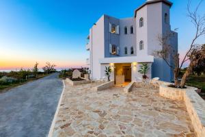 Gallery image of Pinelopi Beach Suites in Georgioupolis