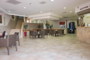 a restaurant with tables and chairs in a building at HI - Mitzpe Ramon Hostel in Mitzpe Ramon