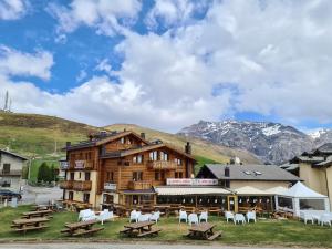 Zdjęcie z galerii obiektu Alpino Lodge Bivio w Livigno