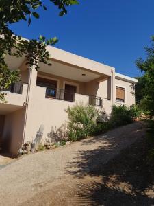 Budova, v ktorej sa vila nachádza