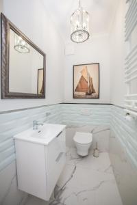 Bilik mandi di Apart Harmony - Apartament Hampton