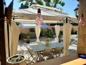 Φωτογραφία από το άλμπουμ του le Mas d'Hubert στο LʼIsle-sur-la-Sorgue +40 φωτογραφίες