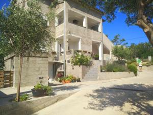 Gallery image of Apartmani Zekic in Lopar +21 photos