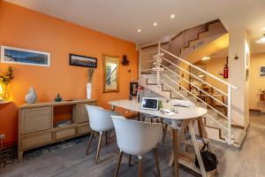 a living room with orange walls and a staircase at Les Chambres de Jeannette in Marseille