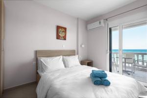 מיטה או מיטות בחדר ב-Blue Flag, Nilie Hospitality MGMT