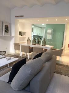 Kuchyň nebo kuchyňský kout v ubytování Impresionante ático dúplex Catalans