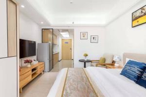 Postel nebo postele na pokoji v ubytování Foshan Laide Apartment