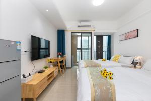 TV a/nebo společenská místnost v ubytování Foshan Laide Apartment