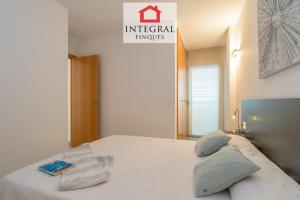 Posteľ alebo postele v izbe v ubytovaní Paradís Platja Apartment