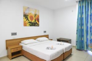 Un pat sau paturi într-o cameră la HI - Beit Shean Hostel