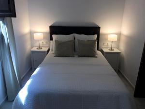 A bed or beds in a room at Embrujo