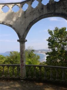 a view of the ocean from a stone archway at Hotel El Paraiso Escondido - Costa Rica in Jacó