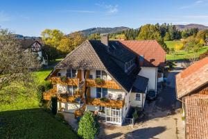 A bird's-eye view of Hotel-Restaurant Sennhütte im Herzen des Südschwarzwalds