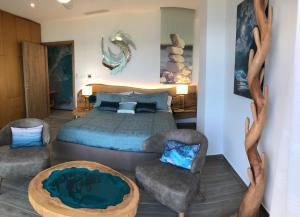 Posteľ alebo postele v izbe v ubytovaní Seafront Luxury Moonlight Villa in South East Crete with Breathtaking Views