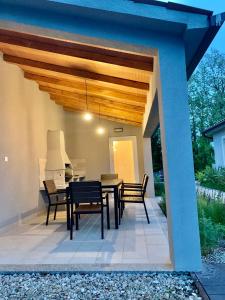 Patio nebo venkovní prostory v ubytování Villa Meadow