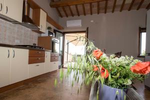 A kitchen or kitchenette at Residenza Collina Riccione Cielo