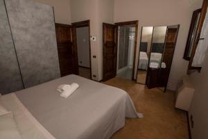 A bed or beds in a room at Residenza Collina Riccione Cielo