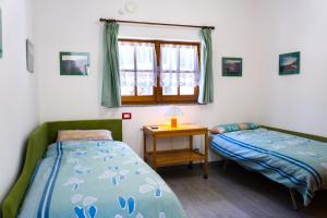 A bed or beds in a room at La casetta di Kamma & Niels a Montenotte
