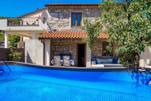 Bazén v ubytovaní Rural holiday home Stankolina Opatija alebo v jeho blízkosti