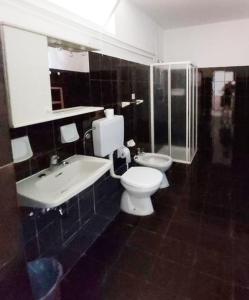 Kylpyhuone majoituspaikassa Casa Miralago