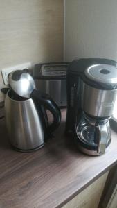 a coffee maker and a toaster on a counter at Gemütlich wohnen in Welling in Welling