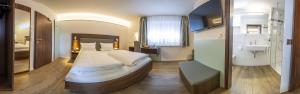 Postel nebo postele na pokoji v ubytování Hotel-Gasthof Krone