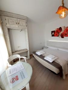 Posteľ alebo postele v izbe v ubytovaní Hostal Kokkola