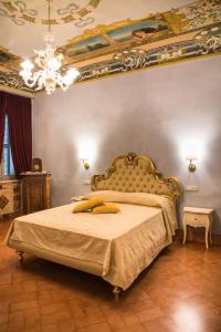 a bedroom with a large bed with a ceiling at PALAZZO ILLUMINATI in Ripatransone